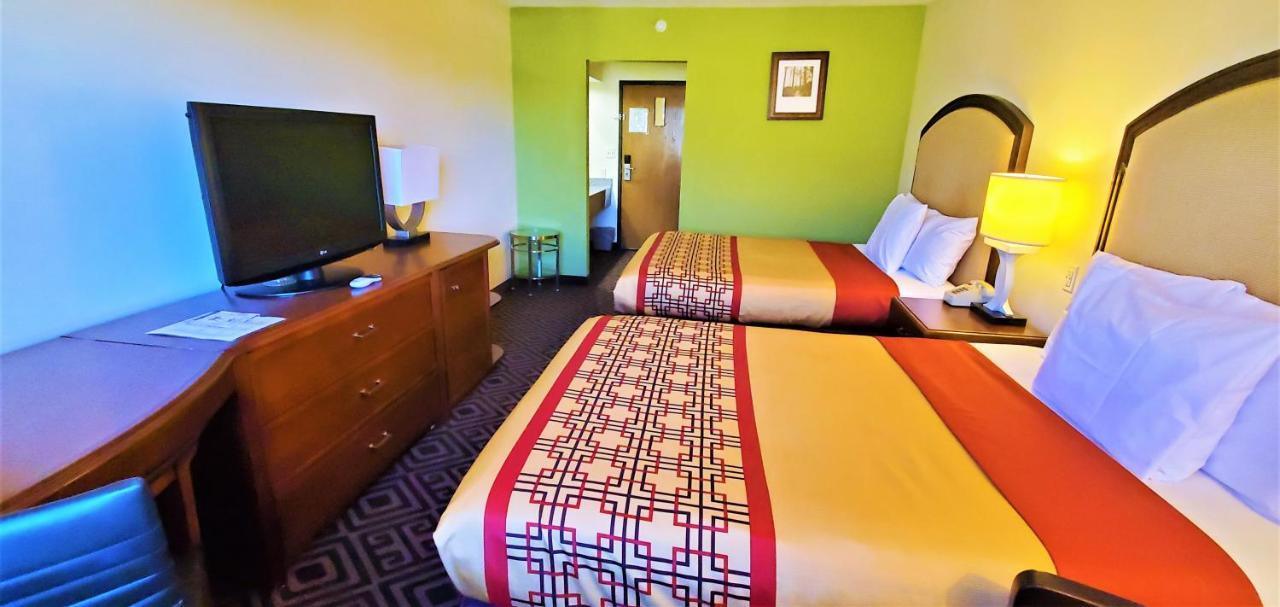 Travel Inn&Suites Sikeston Esterno foto